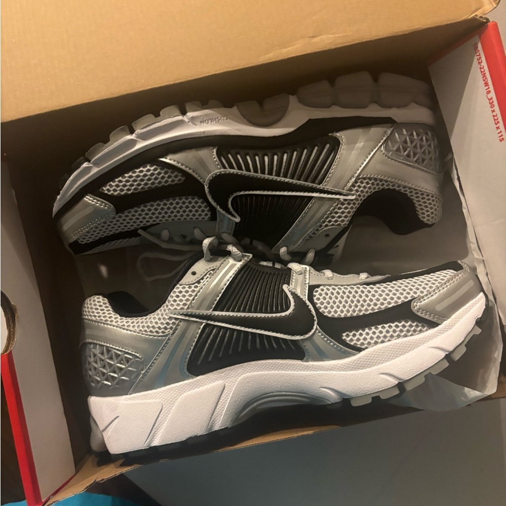 Nike Silver, Black & White Men's Athletic Sneakers